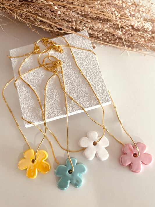 Lia Daisy Necklace