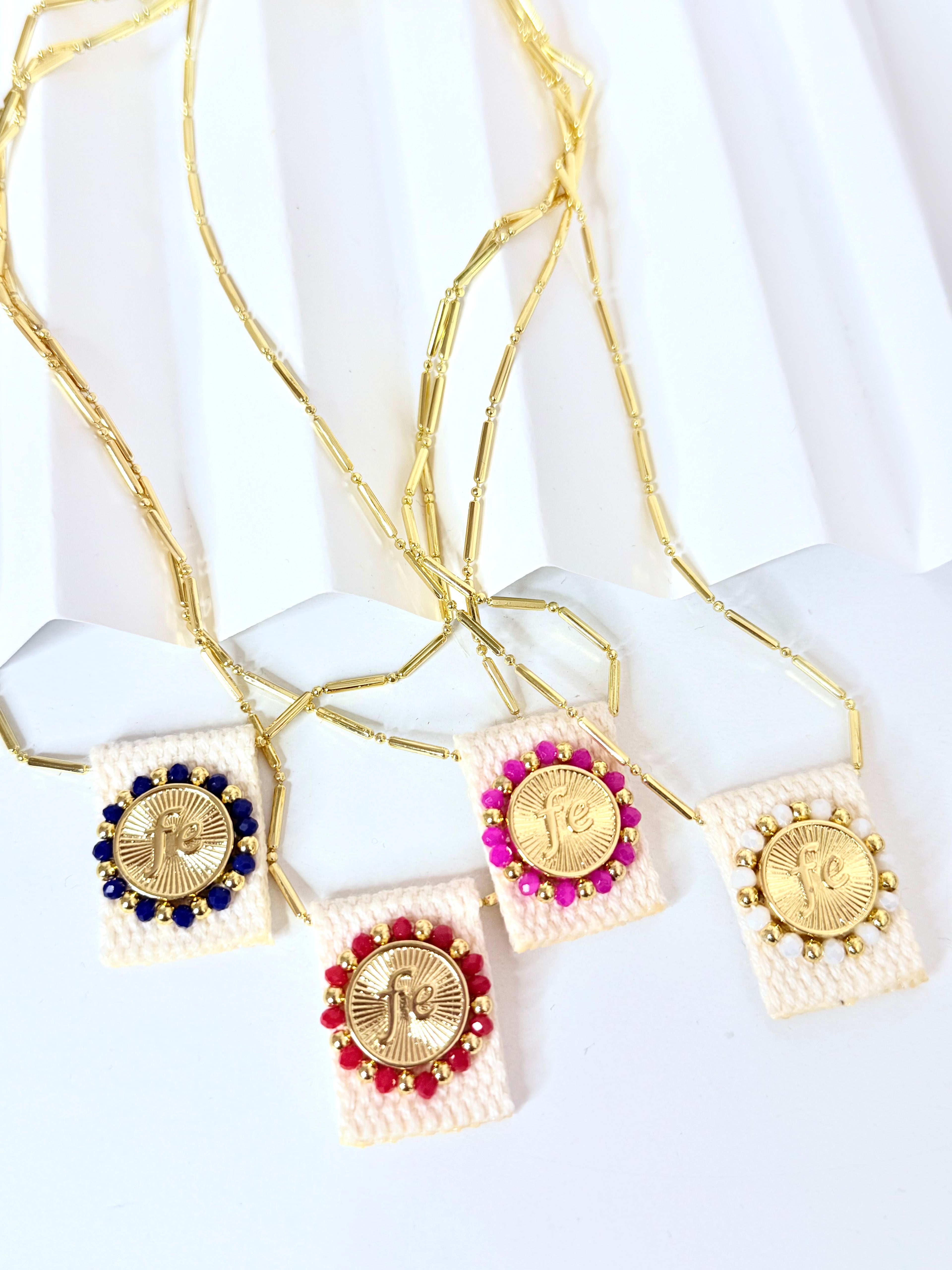 Fe Escapulario Necklace (se venden individuales)