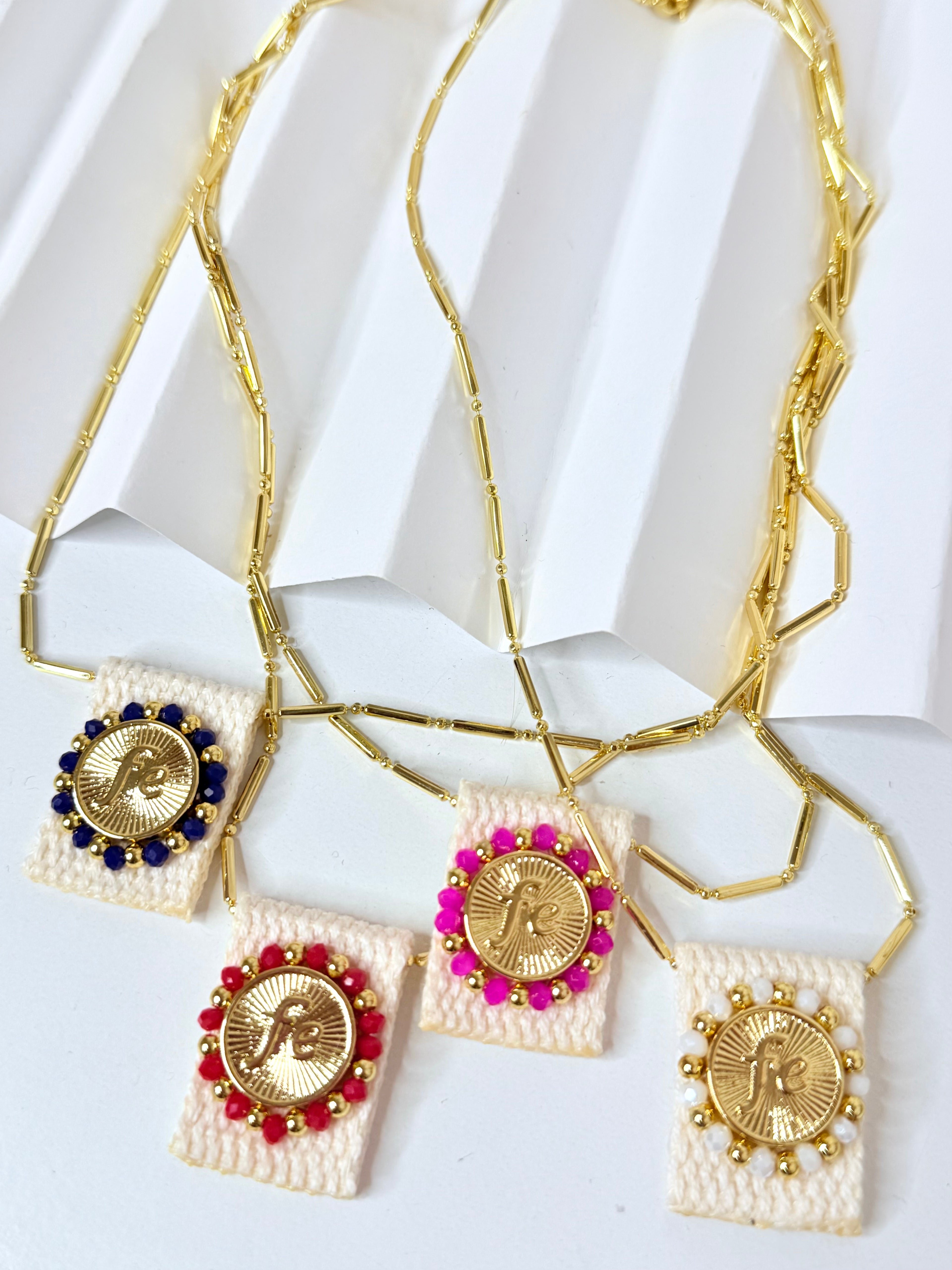 Fe Escapulario Necklace (se venden individuales)