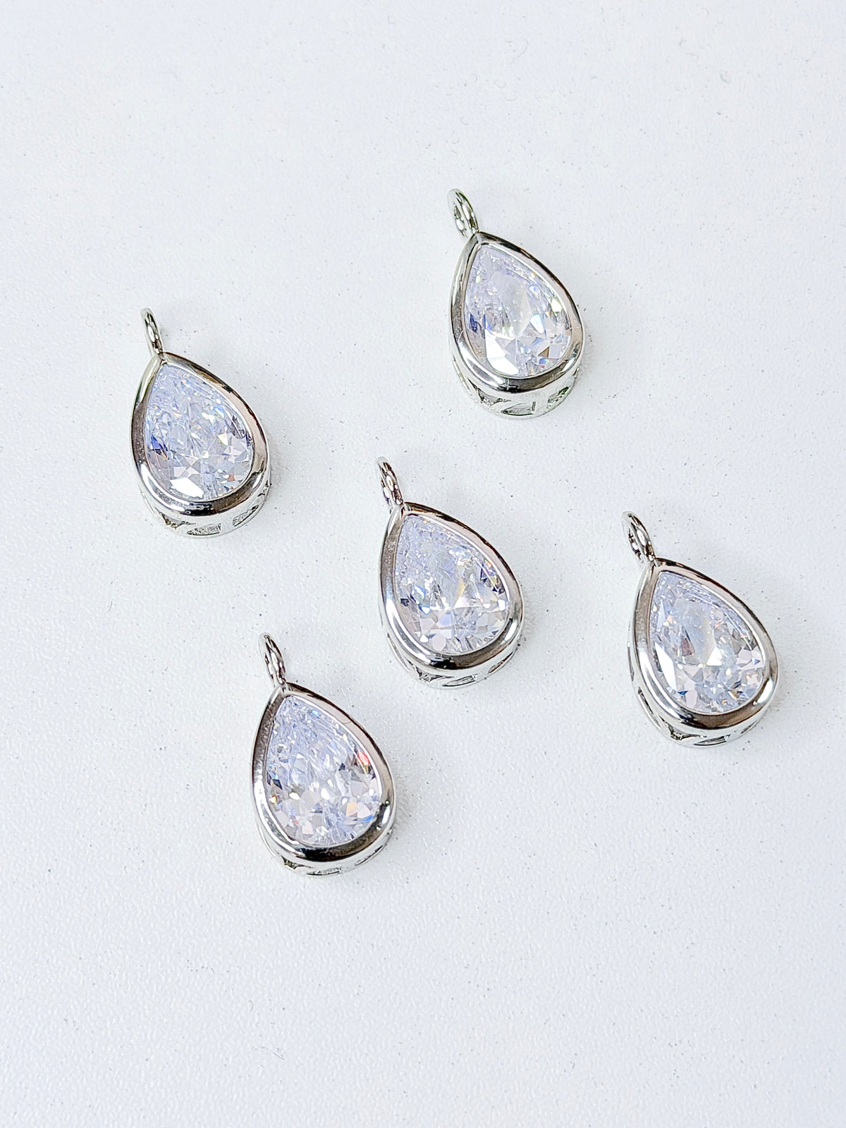 Silver Drop Charms (no traen cadena, solo el charm)