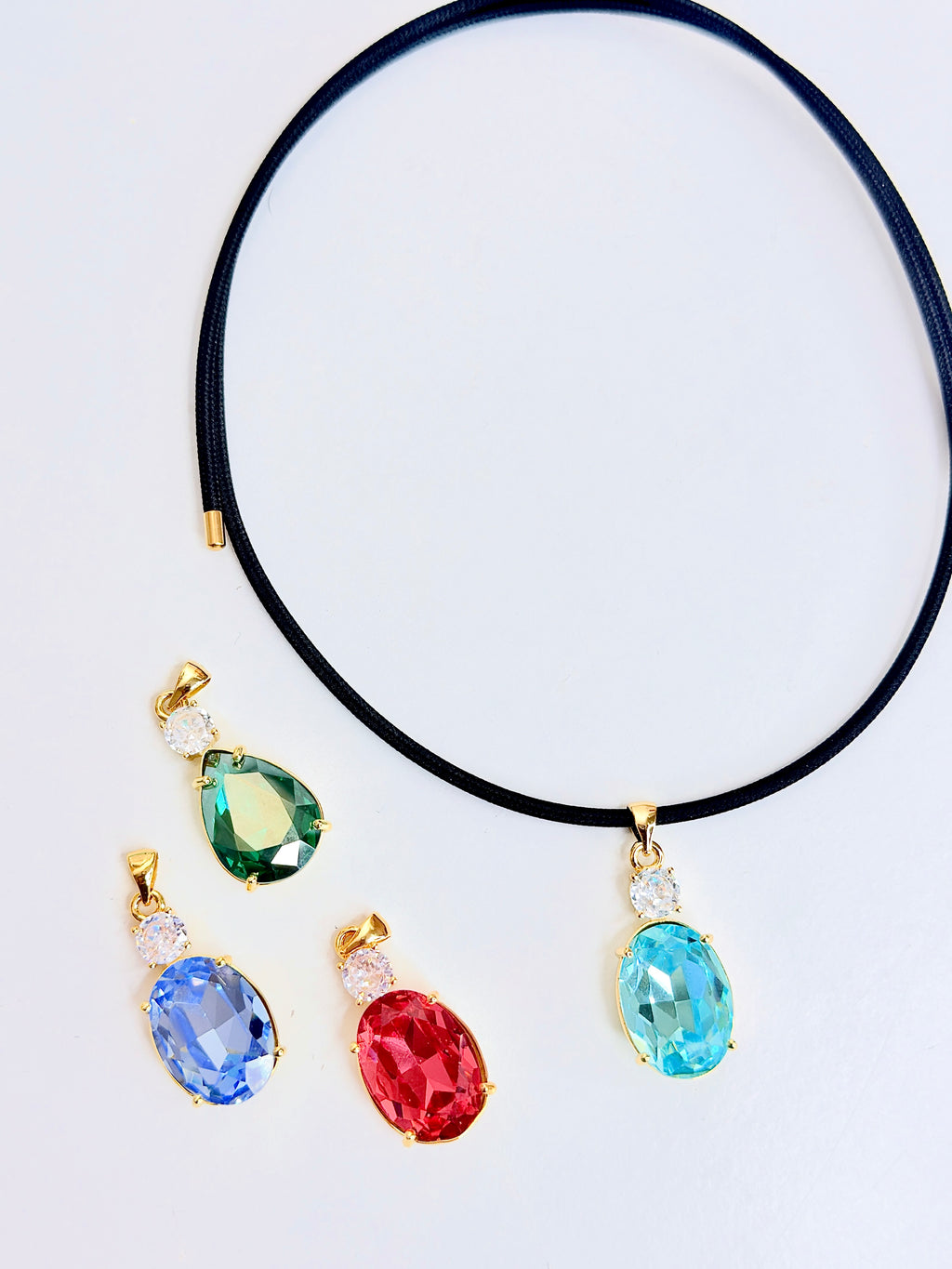 Queen Drop Charm (no traen cadena)