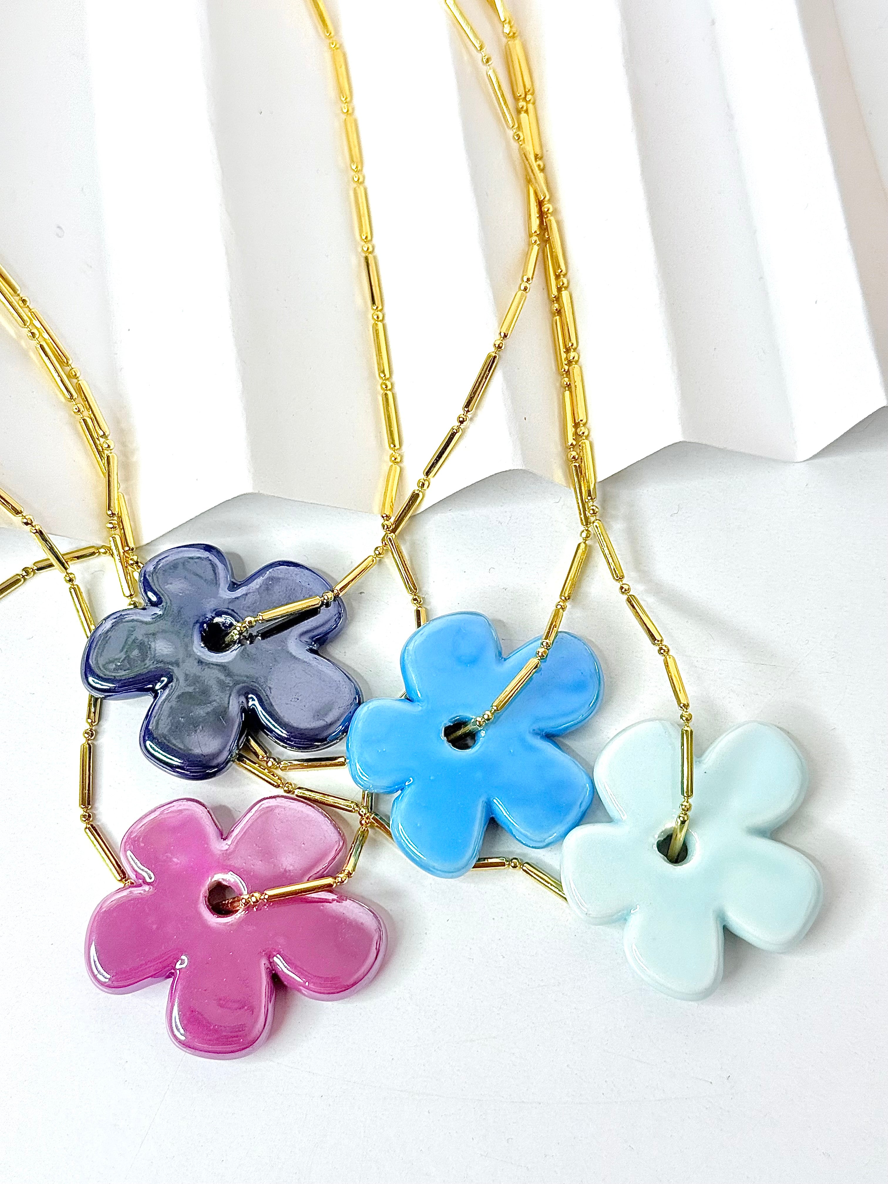Nuevas Lia Daisy Necklace