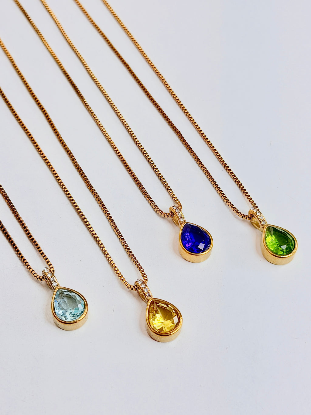 Princess Drop Necklace (vienen con cadena)