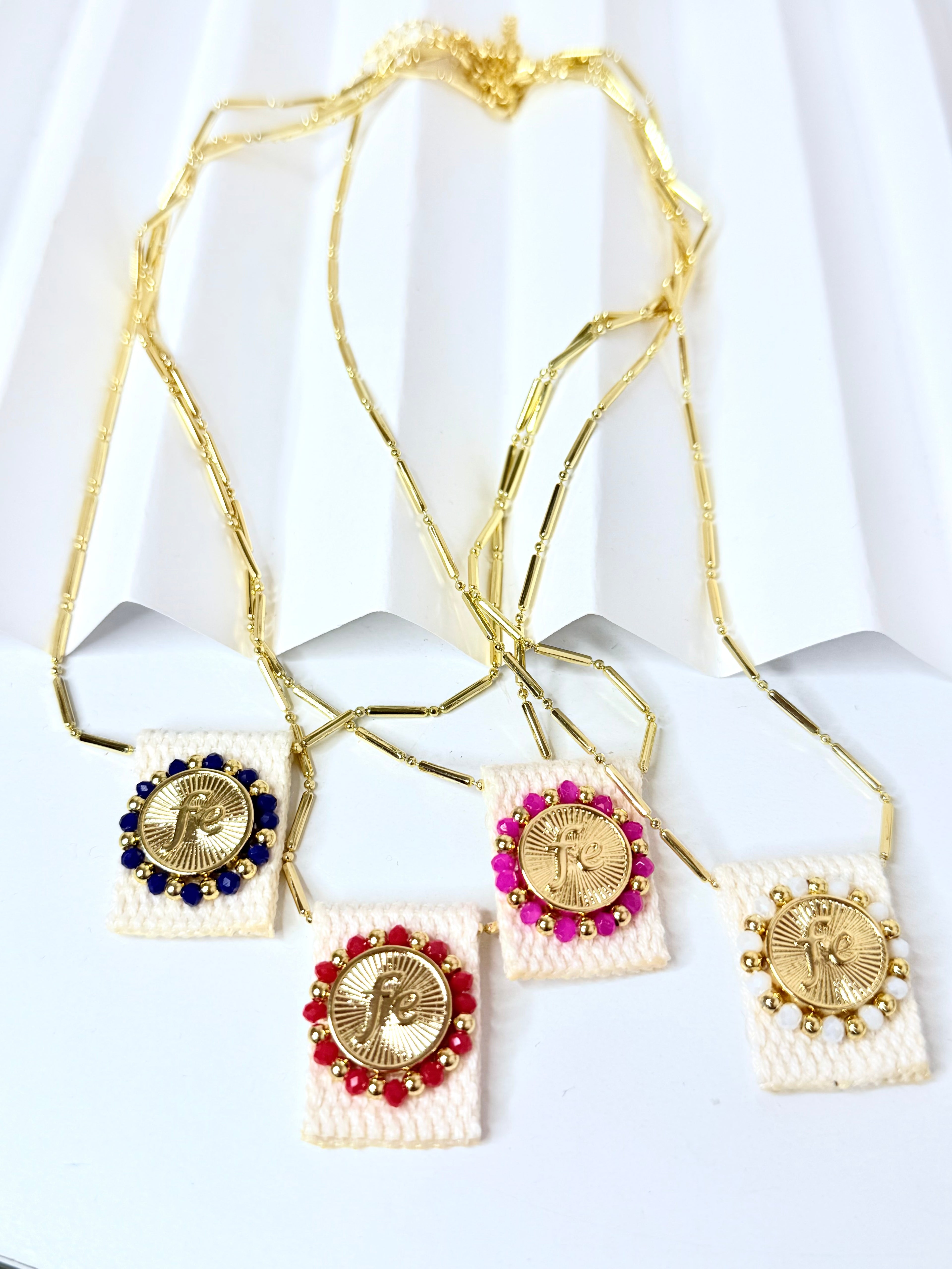 Fe Escapulario Necklace (se venden individuales)
