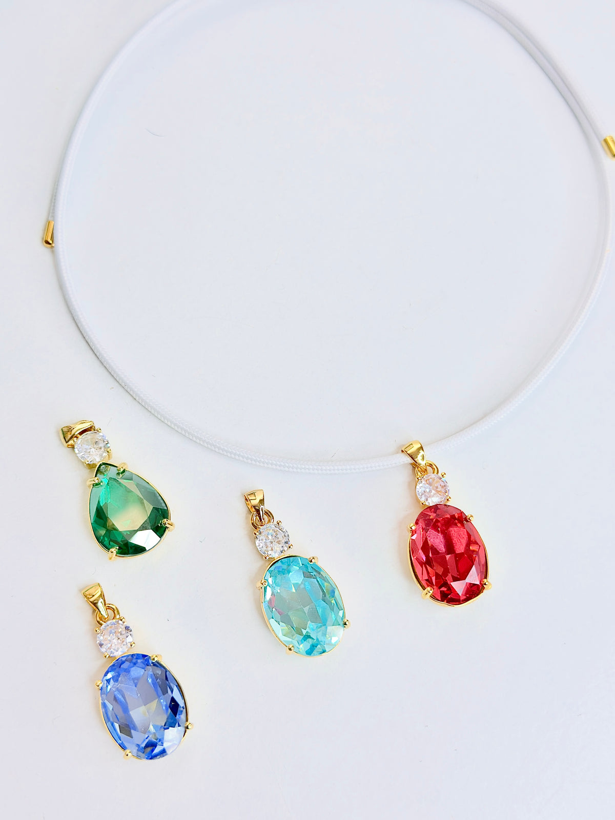 Queen Drop Charm (no traen cadena)