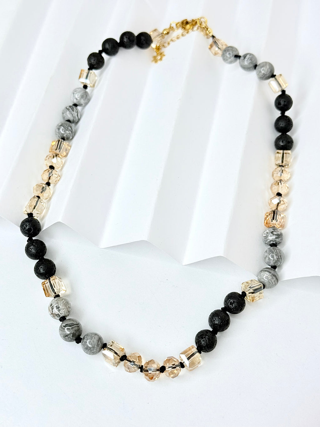 Lisi Semipreciosa Necklace (de venden por separado)