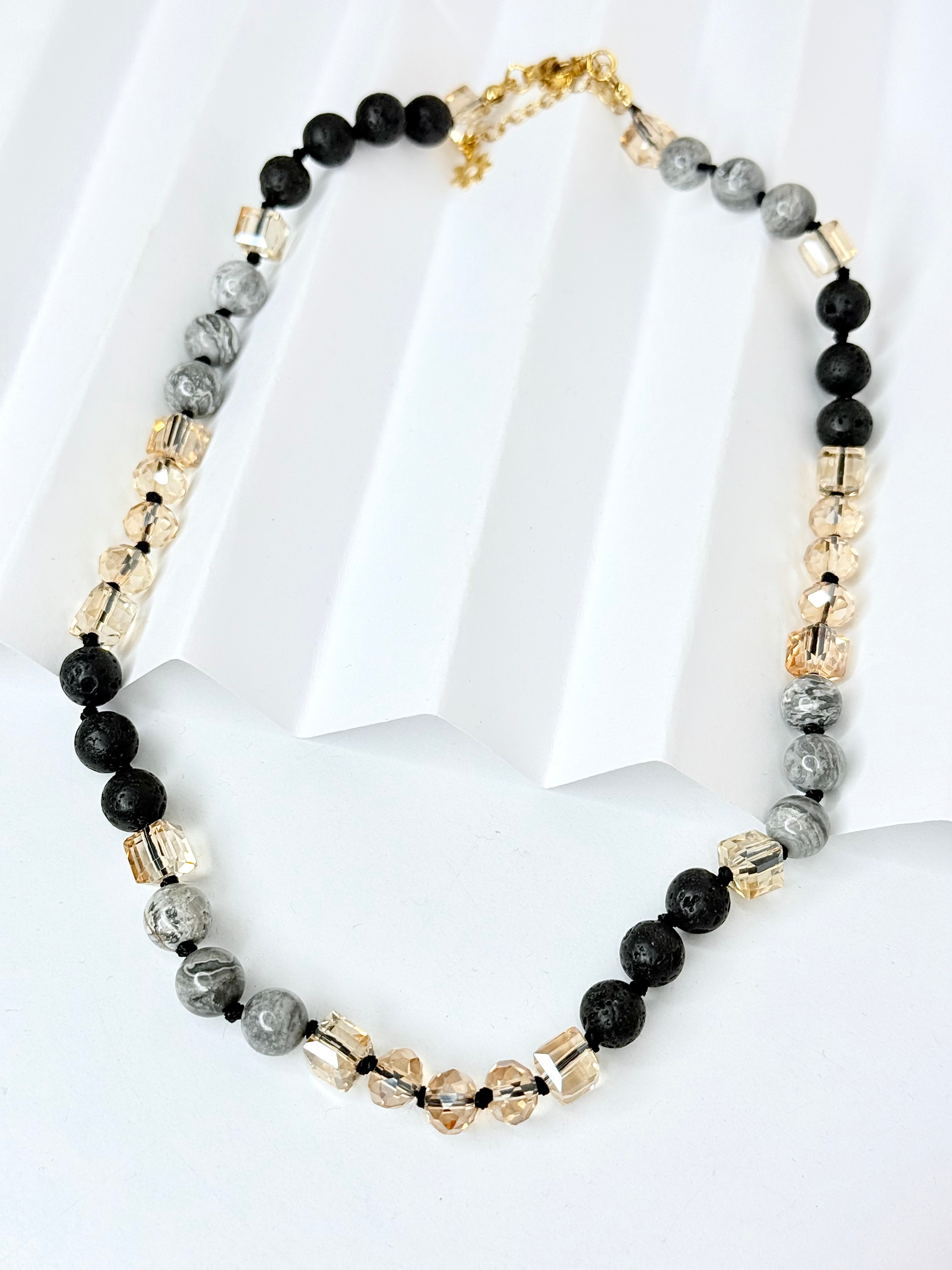 Lisi Semipreciosa Necklace (de venden por separado)