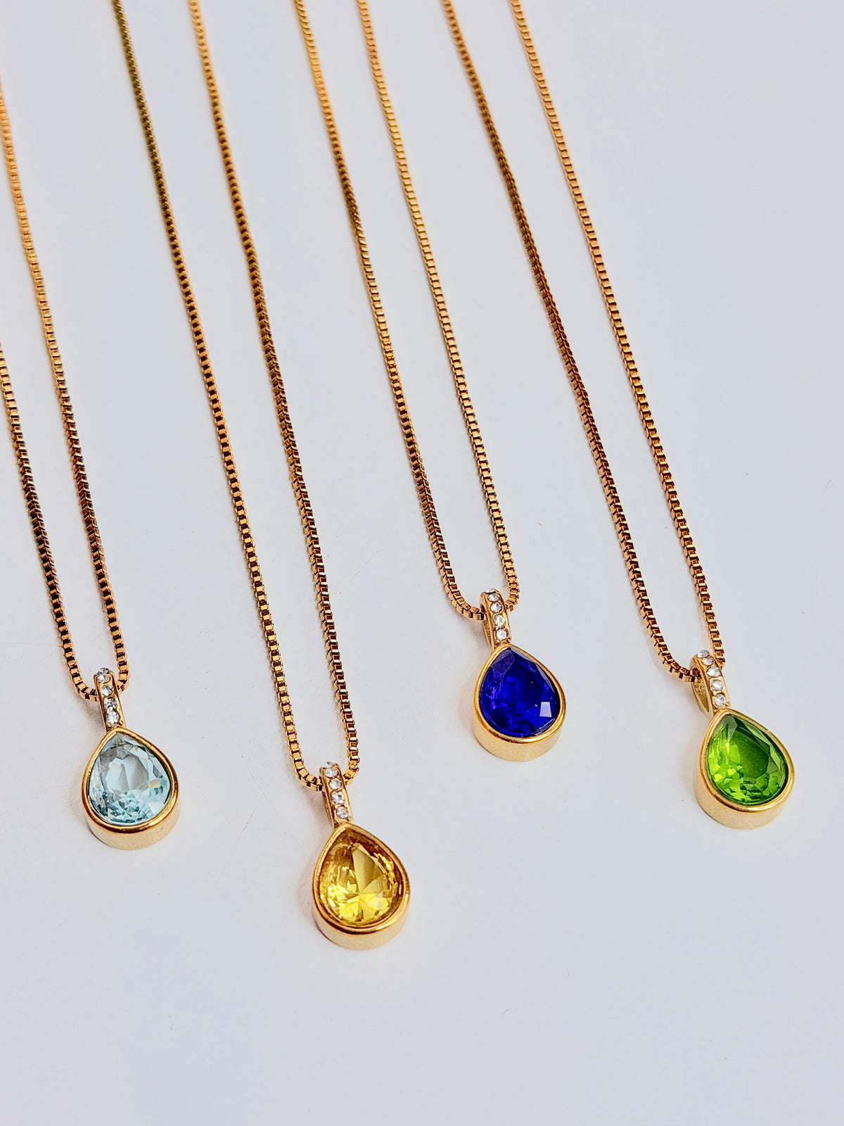 Princess Drop Necklace (vienen con cadena)