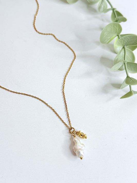 Cruz de Perla Necklace