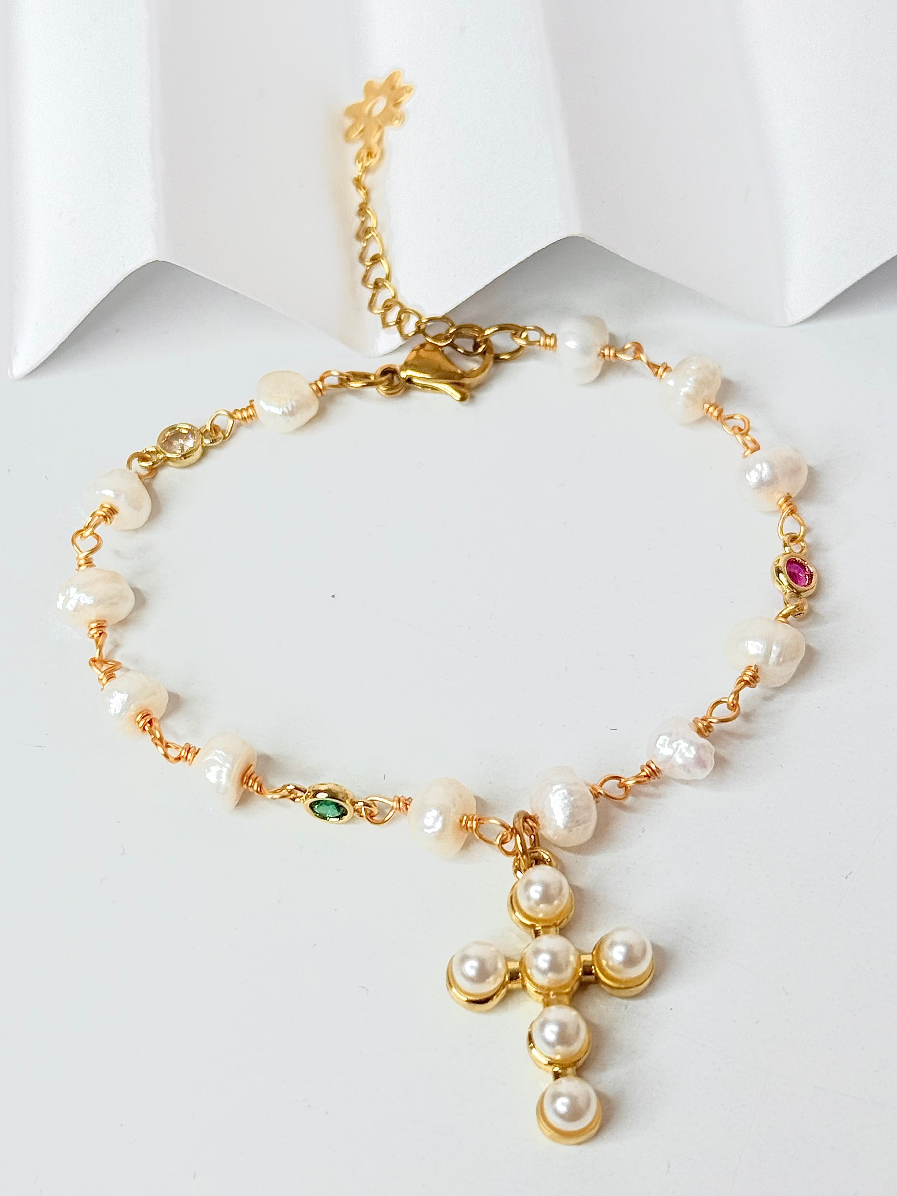 Pulsera de perlas y cruz de perla Bracelet