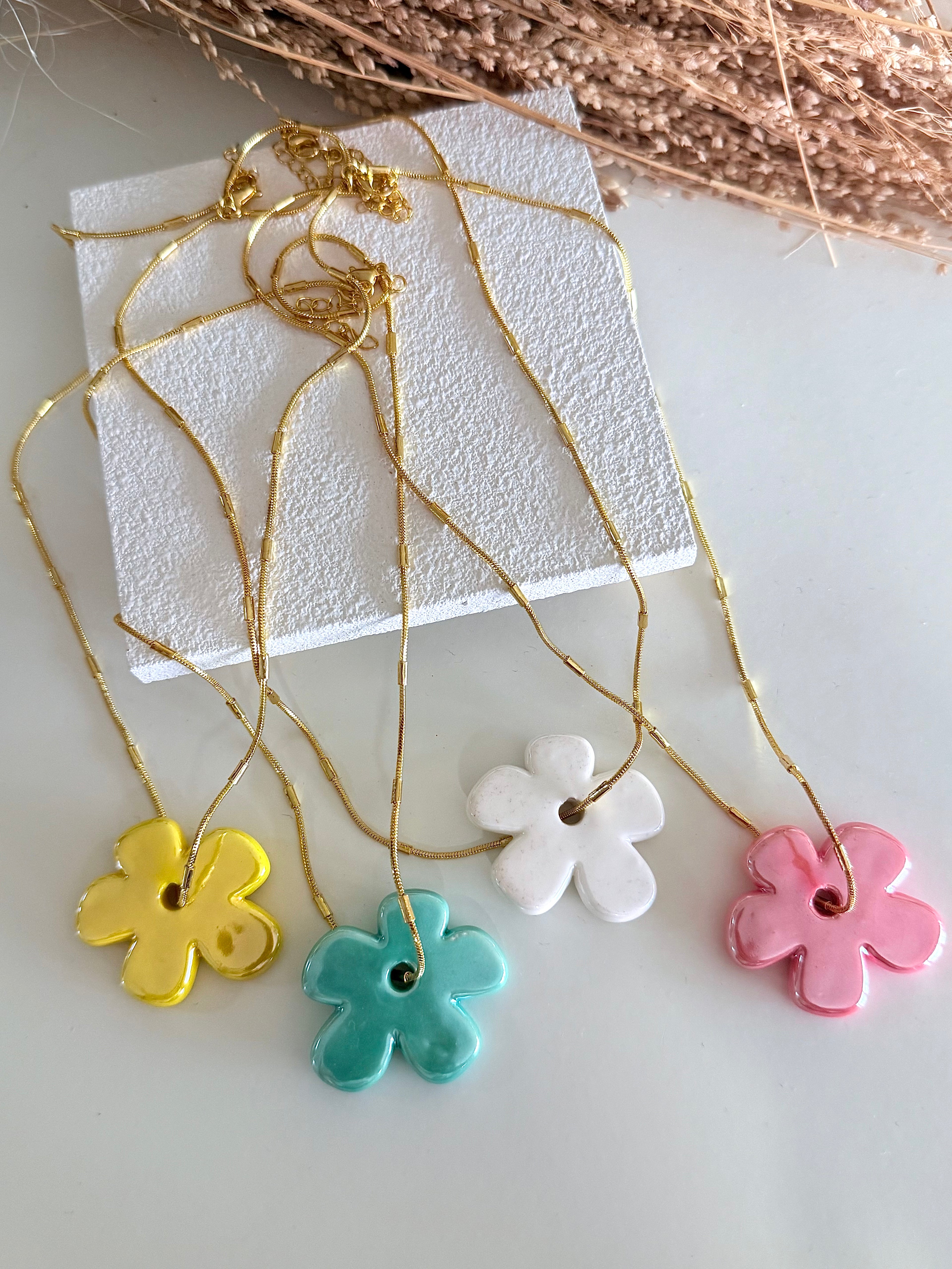 Nuevas Lia Daisy Necklace