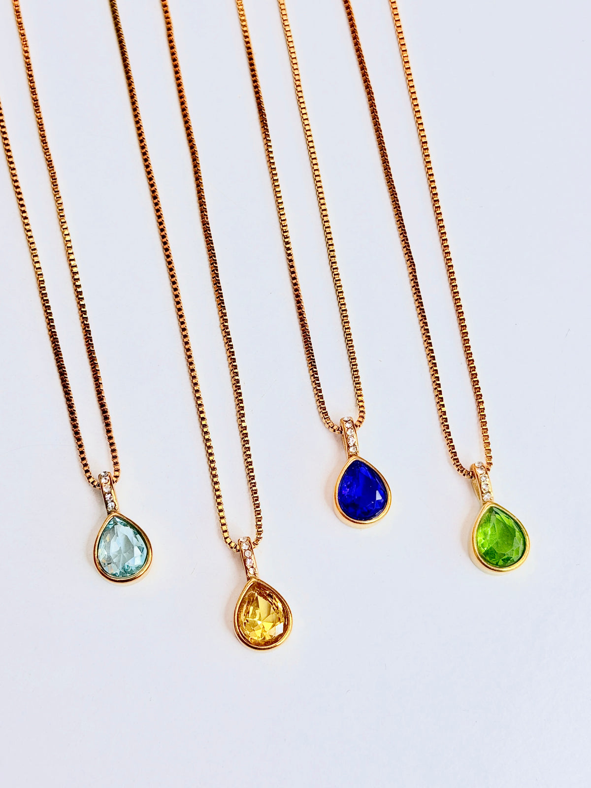 Princess Drop Necklace (vienen con cadena)