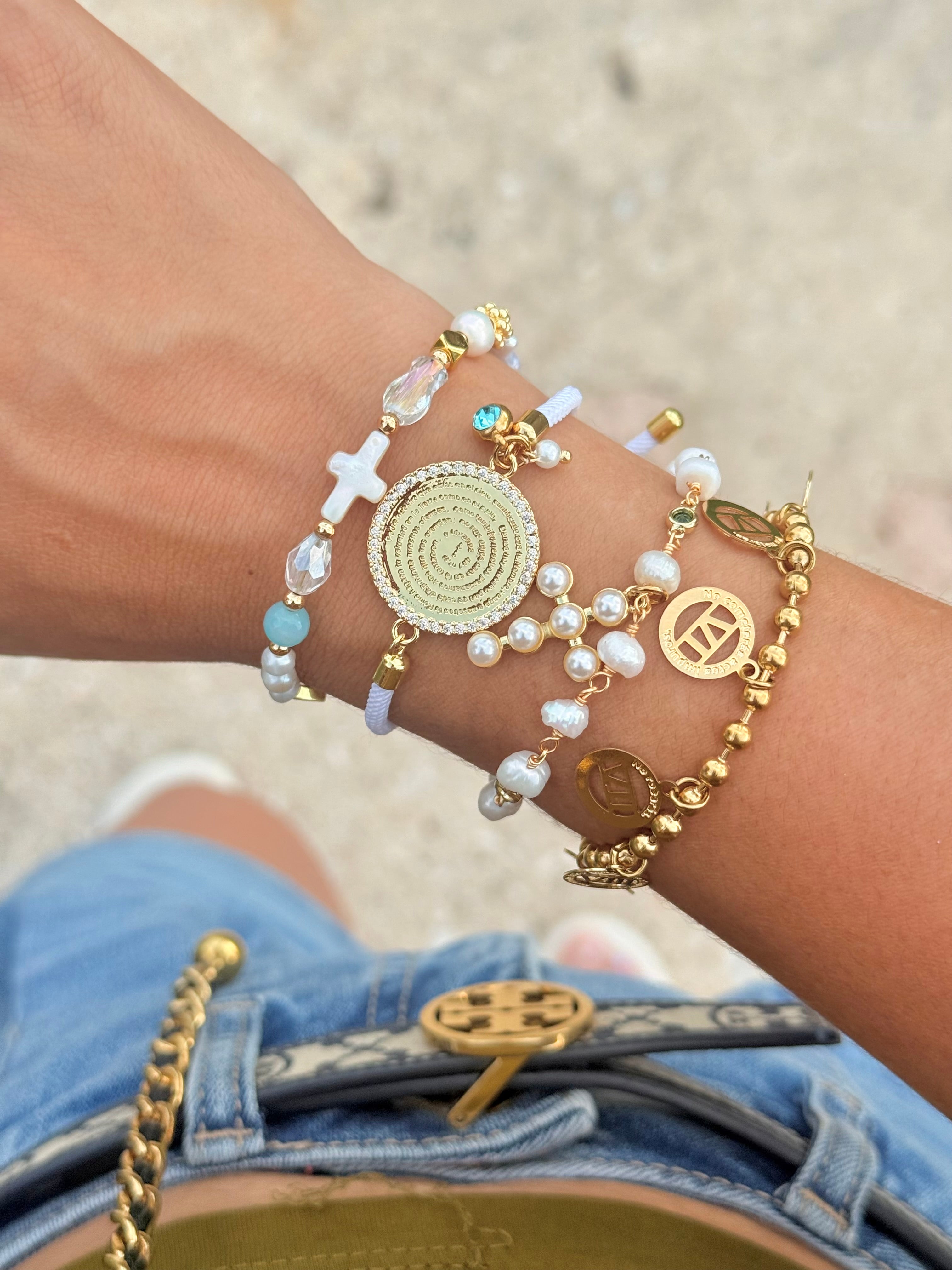 Pulsera de perlas y cruz de perla Bracelet