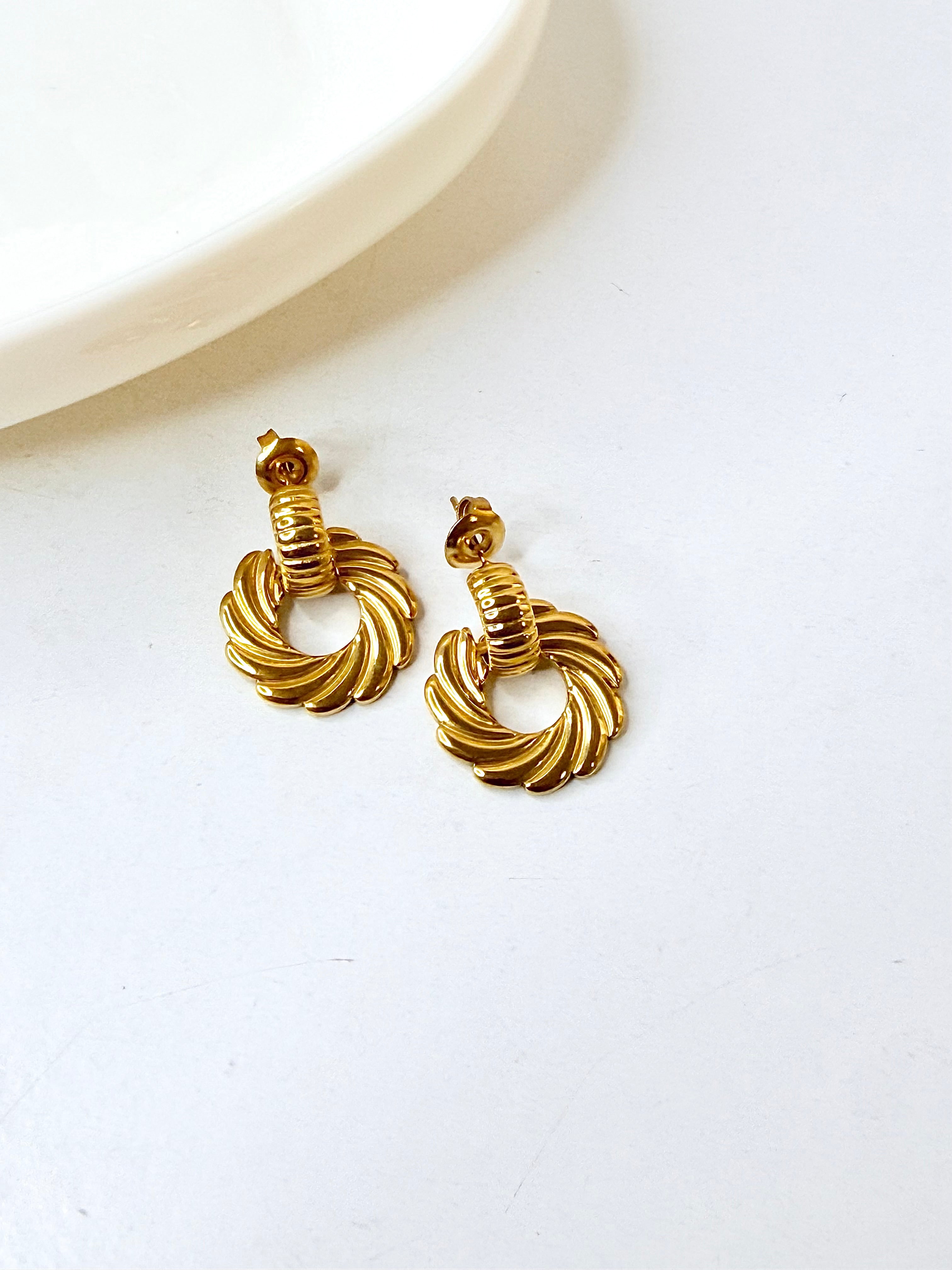 Das Earrings 002