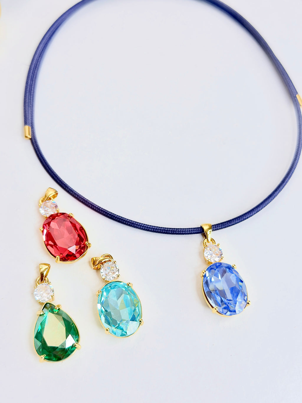 Queen Drop Charm (no traen cadena)