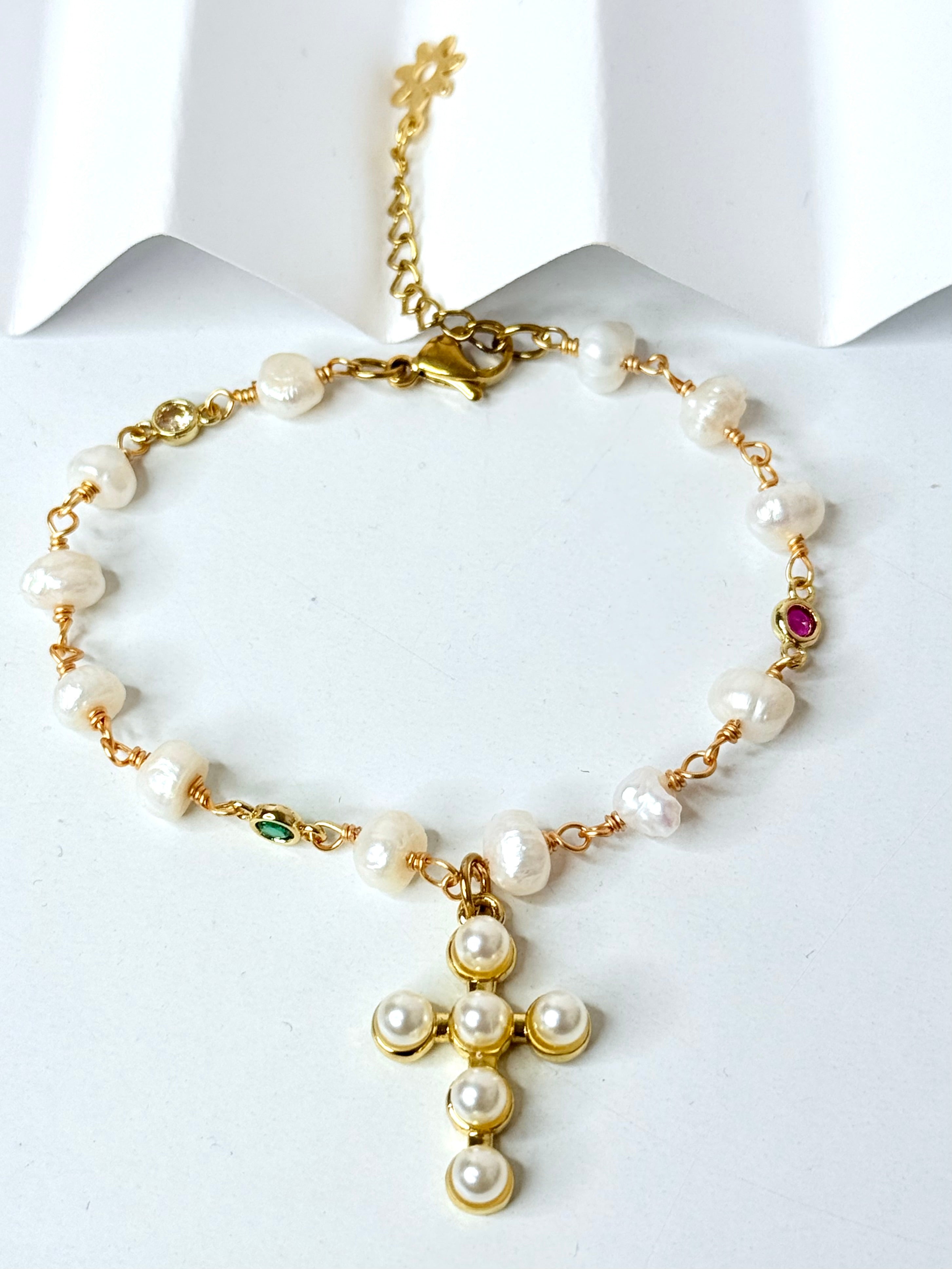 Pulsera de perlas y cruz de perla Bracelet