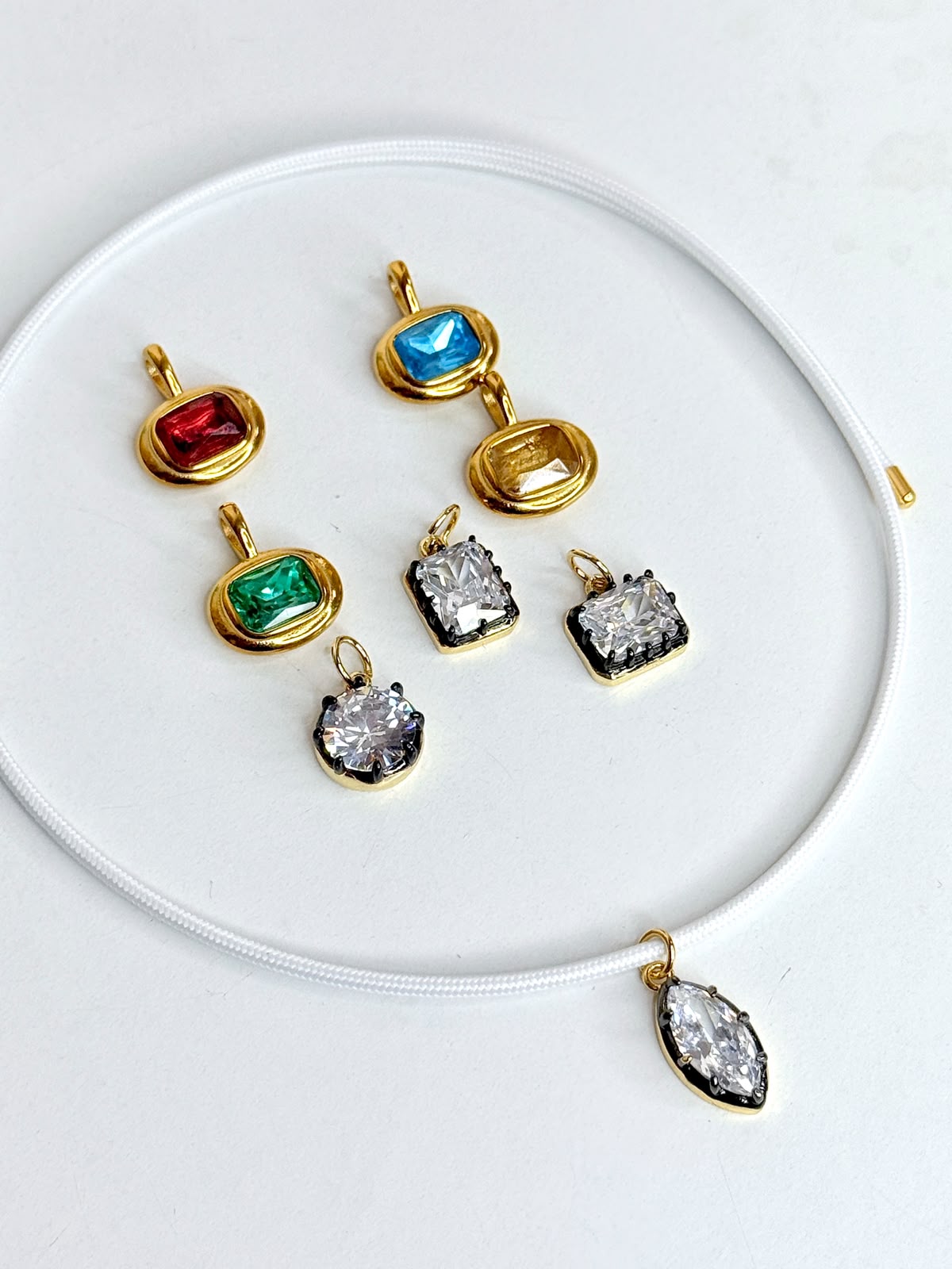 Charm Bar for Magnetic Necklace (se venden por separado)